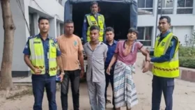 ফাঁদ পেতে ছুরিসহ ছিনতাইকারী ধরলো হাইওয়ে পুলিশ 