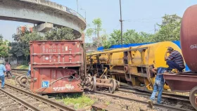 কমলাপুরে কন্টেইনারবাহী ট্রেন লাইনচ্যুত