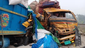 টাঙ্গাইলে ২ ট্রাকের মুখোমুখি সংঘর্ষে ট্রাকচালক নিহত
