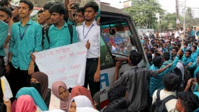 রেল ও সড়কপথ অবরোধ করে পলিটেকনিক শিক্ষার্থীদের বিক্ষোভ