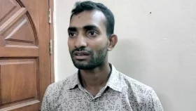 রেলের ১৩০ টিকিটসহ নৌবাহিনী সদস্য আটক