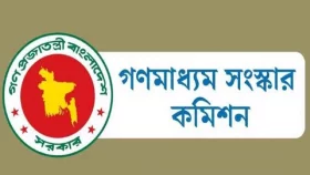 প্রধান উপদেষ্টার কাছে গণমাধ্যম সংস্কার কমিশনের প্রতিবেদন হস্তান্তর