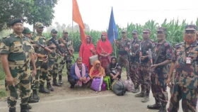 দহগ্রাম সীমান্ত দিয়ে ৫ বাংলাদেশিকে ফেরত দিল বিএসএফ