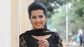 মধ্যরাতে ন্যান্সির বাড়ি ঘেরাও