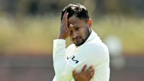 ‘এই মুহূর্তে সাকিবকে দলে নেওয়ার পরিকল্পনা নেই’