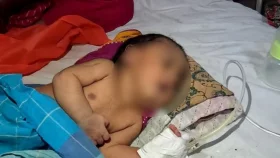 প্রতিবন্ধী সন্দেহে নবজাতককে রাস্তায় ফেলে গেলেন স্বজনরা