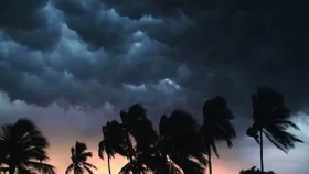 দুপুরের মধ্যে ঝড়ের সম্ভাবনা, নদীবন্দরে সতর্ক সংকেত