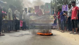 হিলিতে যৌন নিপীড়নের প্রতিবাদে প্যানেল চেয়ারম্যানের বিরুদ্ধে বিক্ষোভ