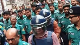 ট্রাইব্যুনালে নেয়া হলো সাবেক আইজিপি শহীদুল হকসহ ৬ জনকে