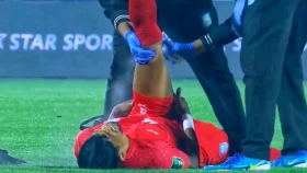 সহজ সুযোগ নষ্ট করলো বাংলাদেশ, চোট পেয়ে তপু মাঠের বাইরে