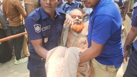 ছাত্রীকে যৌন হয়রানির অভিযোগ স্কুলের নৈশপ্রহরীকে গণপিটুনি