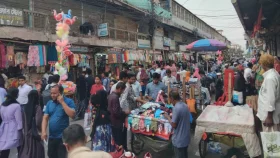 ঈদের কেনাকাটায় জট