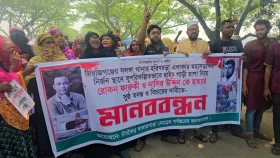চাচা-ভাতিজাকে গাড়িচাপায় হত্যার প্রতিবাদে মানববন্ধন
