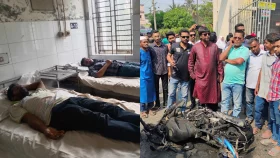 ছাত্রদলের পিটুনিতে দুই সাংবাদিক আহত, মোটরসাইকেলে আগুন