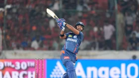 পুরান ঝড়ে উড়ে গেল হায়দরাবাদ