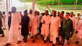 ঈদ ঘিরে সুলভ মূল্যের হাটে ক্রেতাদের উপচেপড়া ভিড়