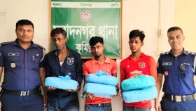 মুরাদনগরে ১০ কেজি গাঁজাসহ তিন জন আটক