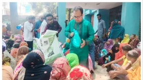 সিংড়ায় তারেক রহমানের পক্ষ থেকে ঈদ সামগ্রী বিতরণ&nbsp;