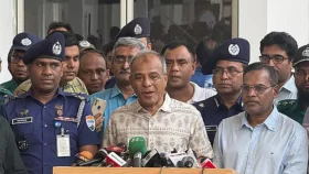 ট্রেনে যাত্রায় কালোবাজারিরা জড়িত হওয়ার সাহস পায়নি: স্বরাষ্ট্র উপদেষ্টা