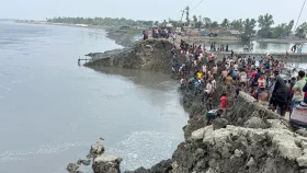 আশাশুনিতে বেড়িবাঁধ ভেঙে প্লাবিত নিম্নাঞ্চল&nbsp;