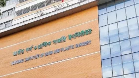 বংশালে ফাস্টফুডের দোকানে আগুন লেগে ৬ জন দগ্ধ