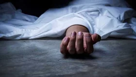 মায়ের কাছ থেকে জুয়ার টাকা না পেয়ে ছাদ থেকে লাফ দিল কলেজছাত্র