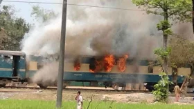 গাজীপুরে ট্রেনে আগুন, হতাহতের আশঙ্কা