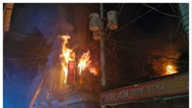 নরসিংদীর বড় বাজার টেইলার্সে ভয়াবহ অগ্নিকাণ্ড