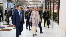 ব্যাংককের উদ্দেশে ঢাকা ছাড়লেন প্রধান উপদেষ্টা