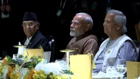 ব্যাংককে পাশাপাশি ড. ইউনূস-মোদি