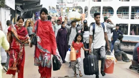 জীবিকার টানে রাজধানীতে ফিরতে শুরু করেছে মানুষ