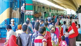 ঈদে ঢাকা ছেড়েছেন ১ কোটি ৭ লাখ সিমধারী, ফিরেছেন ৪৪ লাখ