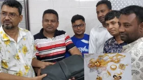 ২৫ লাখ টাকার গহনা ফিরিয়ে দিয়ে নজির গড়লেন খাইরুল