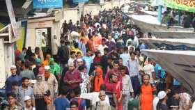 ঈদ শেষে ঢাকায় ফিরছেন হাজারো মানুষ, সদরঘাটে ভিড়