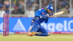 দ্রুত রান তুলতে না পারায় তিলককে রিটায়ার্ড করল মুম্বাই