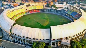 ইমরান খান নিজে না চাইলেও তার নামে হলো স্টেডিয়াম