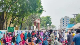 আমানতের টাকা ফিরে পেতে ঝাড়ু মিছিল-সড়ক অবরোধ, বৃদ্ধার মৃত্যু