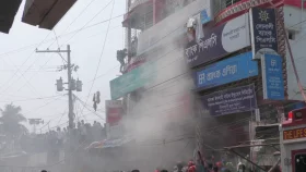 বাগেরহাটে পাঁচতলা ভবনে আগুন, নারীর মৃত্যু