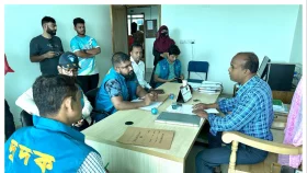 মাদারীপুরে জেলা প্রাথমিক শিক্ষা অফিসের দুদুকের অভিযান