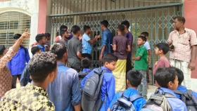 আরমান হত্যার বিচার দাবিতে ক্লাস বর্জন-স্কুলে তালা