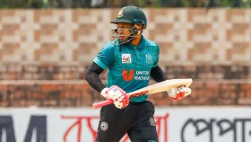 জিম্বাবুয়ে আসার আগেই রানে ফিরলেন মুশফিক