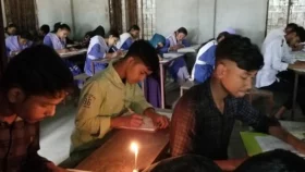 ঠাকুরগাঁওয়ে মোমবাতির আলোয় এসএসসি পরীক্ষা!&nbsp;