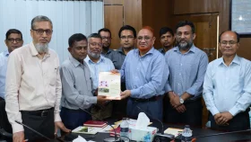 সিকৃবিতে লিচু ও লাউয়ের নতুন পোকার জাত শনাক্ত