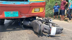 মোটরসাইকেল চালিয়ে পরীক্ষা দিতে যাচ্ছিল আরাফাত, বাসের সঙ্গে ধাক্কা