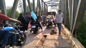 চট্টগ্রাম বাঁশখালীর পর্যটন স্পর্টে যাতায়াতে ভোগান্তি চরমে