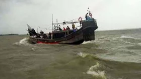 বঙ্গোপসাগরে ৪ ট্রলারে ডাকাতি, গুলিবিদ্ধসহ আহত ৮ জেলে&nbsp;