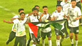 কিংসকে হারিয়ে ফিলিস্তিন পতাকা নিয়ে উদযাপন করলো মোহামেডান