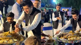 খেলার আগে ভরপেট বিরিয়ানি খেয়ে সমালোচিত বাবর