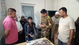 হাসপাতালে সেনা অভিযানে চুরির ঔষুধসহ আটক ২