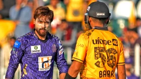 বাবরকে শূন্য হাতে ফেরালেন আমির